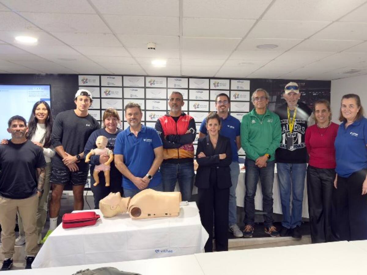 Vithas Málaga imparte una formación en RCP a los voluntarios de la Generali Maratón de Málaga