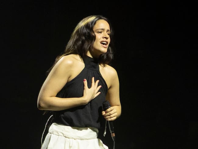 Fotografía de archivo del 29 de enero de 2026 que muestra a la cantante española Rosalía cantando durante un concierto en Barcelona (España).