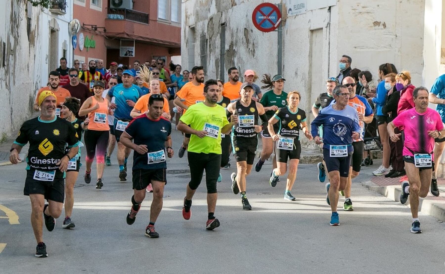 Corredores en una edición anterior de la Cursa Popular de Teulada.