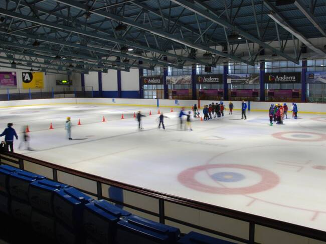 Infants patinant al Palau de Gel.
