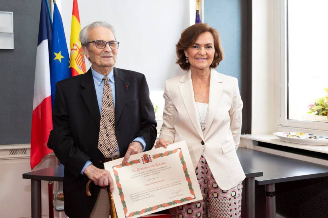 Juan Romero junto a Carmen Calvo