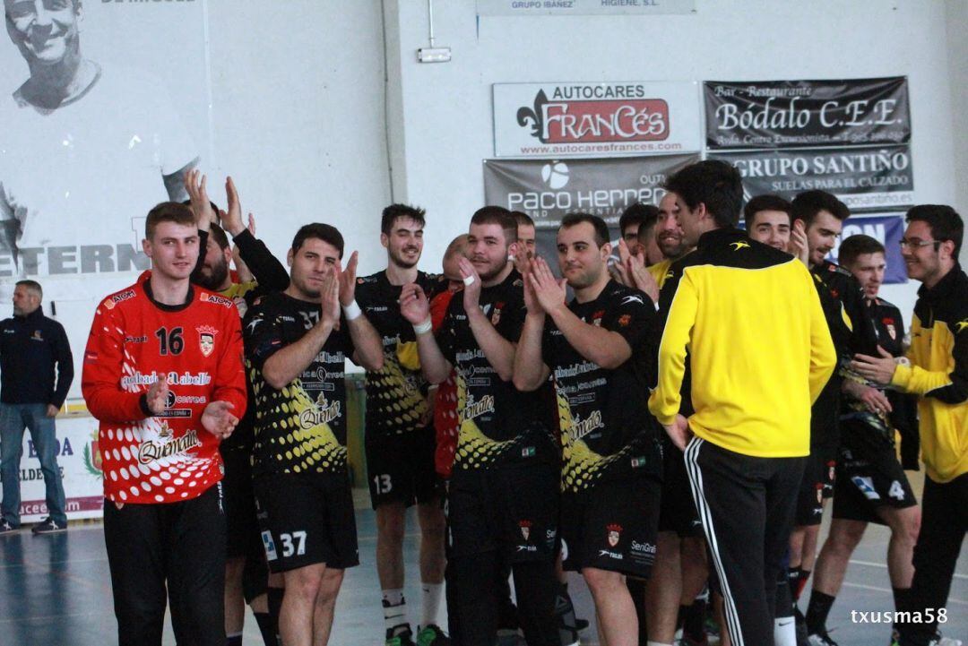 El Bm. Elda - C.E.E. ya se codea con el líder del grupo