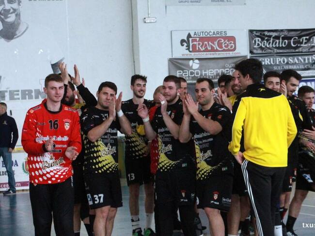 El Bm. Elda - C.E.E. ya se codea con el líder del grupo