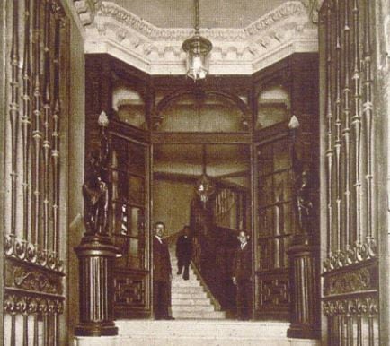 Foto antigua de la entrada del Hotel Iberia de Cuenca.