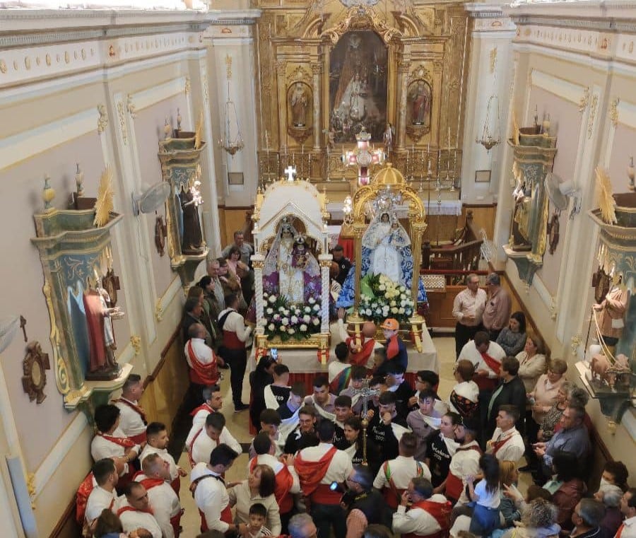 Intercambio de imágenes en la ermita de la Virgen de Rus