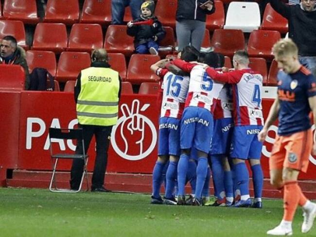 El Sporting derrota al Valencia en la ida de octavos de Copa El Sporting también hurga en la herida del Valencia
