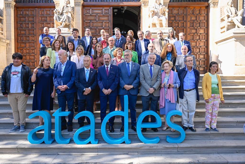 Foto de familia en el 60 aniversario de Atades