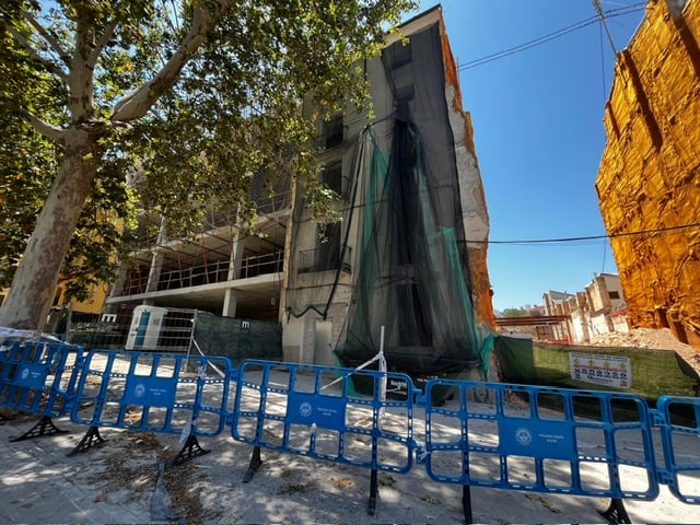 Edificio en rehabilitación en la calle San Mateo de Alcoy, donde se ha producido el accidente