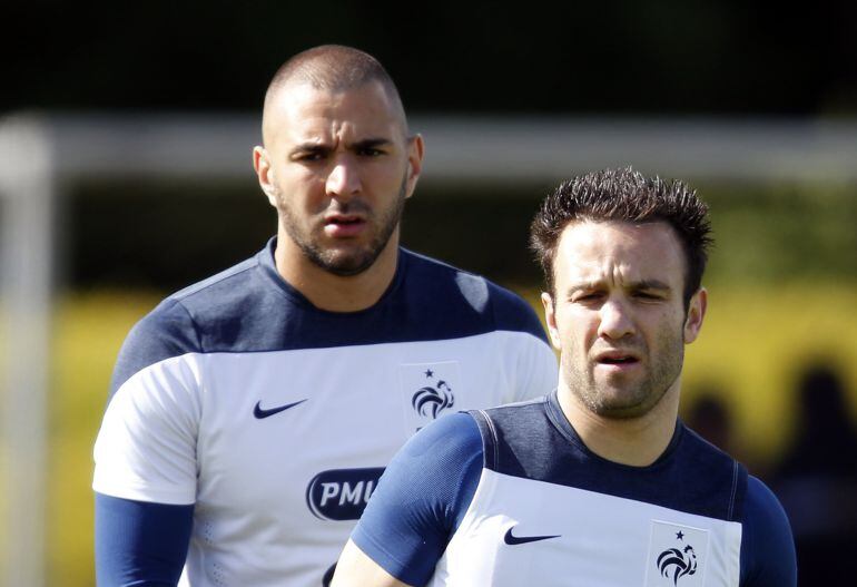 Benzema y Valbuena en un entrenamiento con la selección francesa