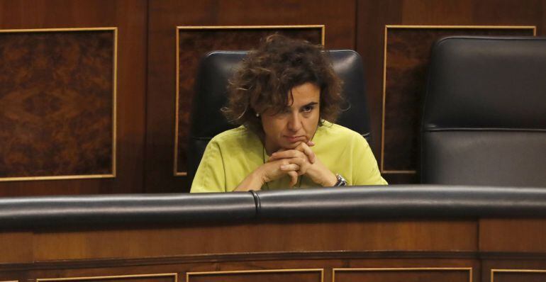 La ministra de Sanidad, Servicios Sociales e Igualdad, Dolors Montserrat, durante la sesión de control al Gobierno celebrada hoy en el Congreso