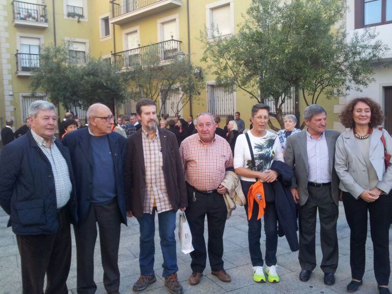 Presidentes de las distintas asociaciones jacobeas junto a la alcaldesa de Ponferrada, Gloria Merayo (primera por la derecha).