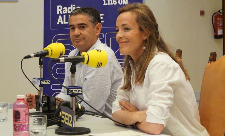 Manuel González Ramos y Carmen Navarro en el debate de Radio Albacete