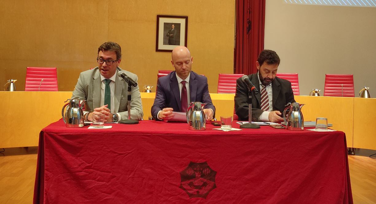 Costa presentant els pressuposts al Consell