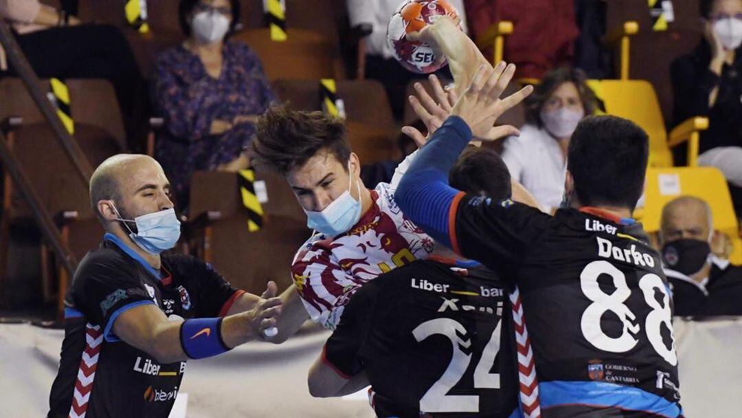 El Ademar-Sinfín de las mascarillas obligó a la Junta a revisar sus protocolos