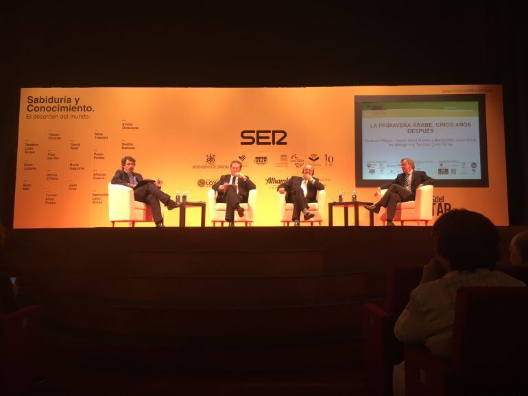 Teodoro León, Mayor Zaragoza, Rabbo y Bernardino León en la conferencia de clausura del Congreso de la Sabiduría y el Conocimiento