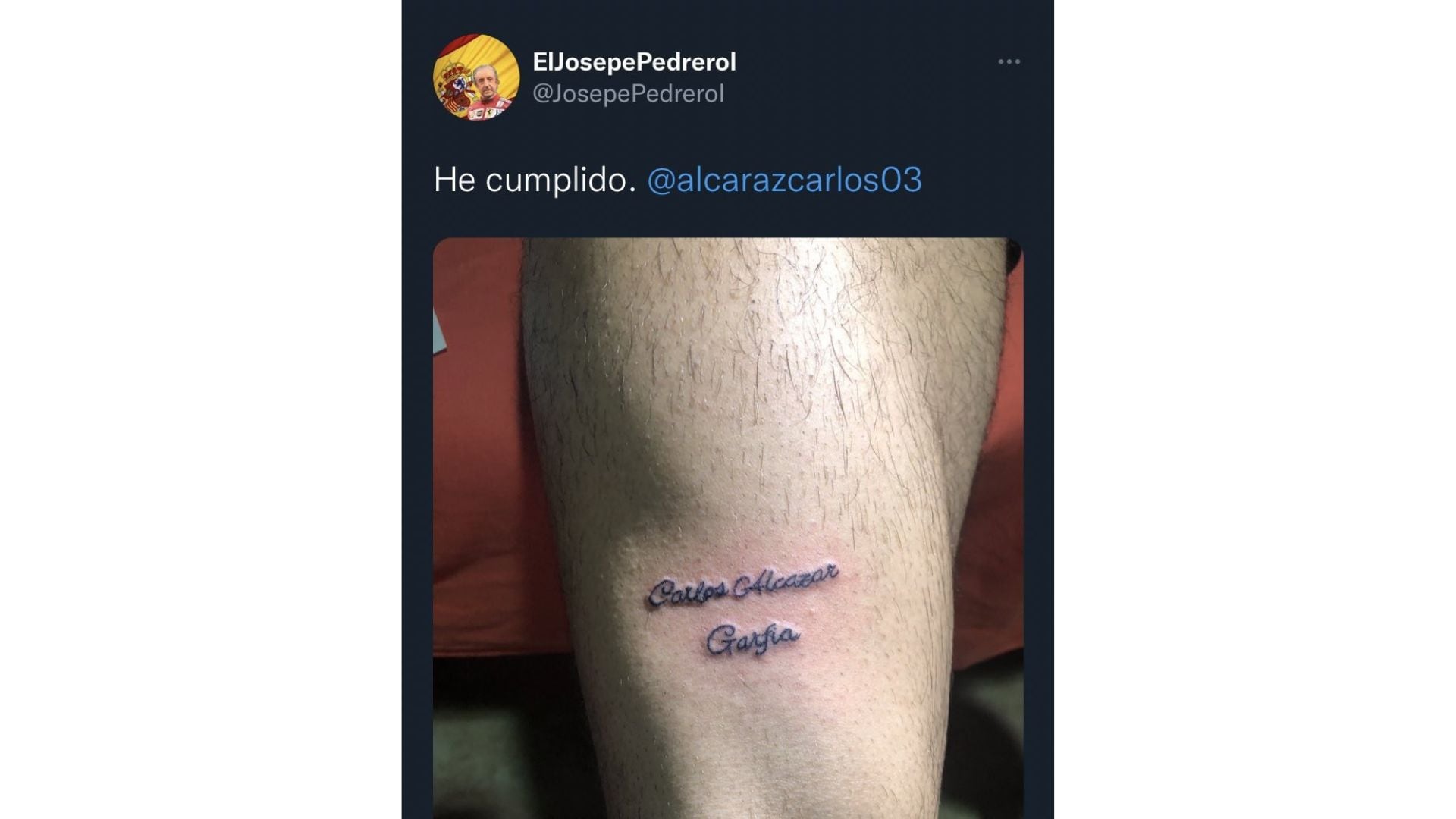 Mensaje de Twitter con el tatuaje de Carlos &#039;Alcazar&#039;