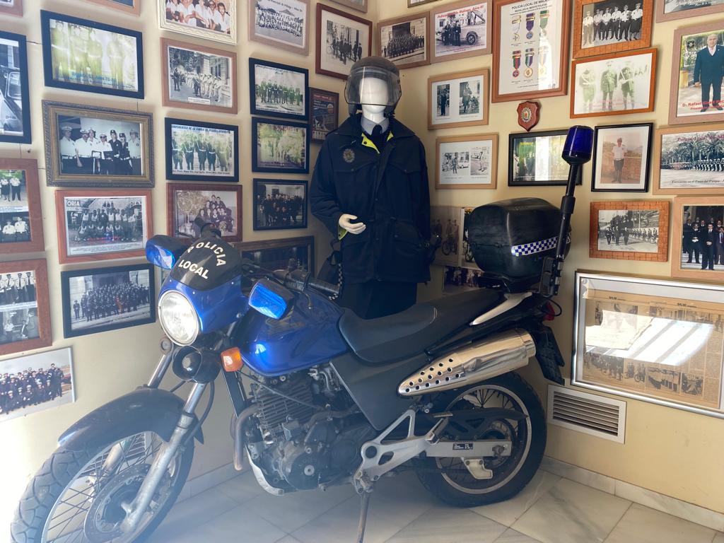 Una de las antiguas motos de patrulla de la Policía Local de Málaga que se encuentra en el museo de la jefatura central