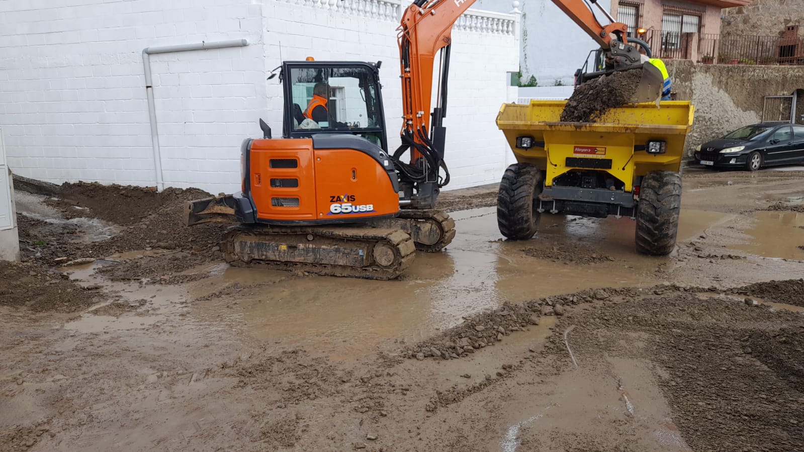 Las obras provocan acumulación de barro en la zona.