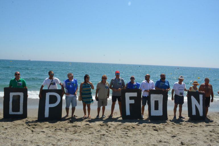 Protesta contra el fondeadero en la playa de Torreguadiaro en San Roque