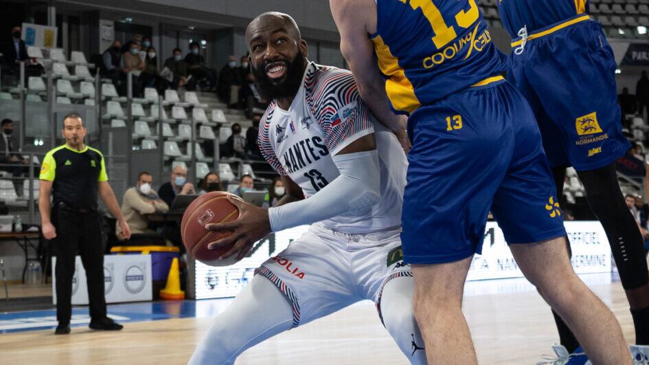 Jonathan Kasibabu durante un partido con el Nantes francés