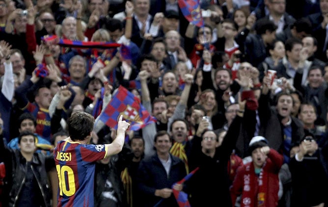 El delantero argentino del FC Barcelona Lionel Messi celebra su gol