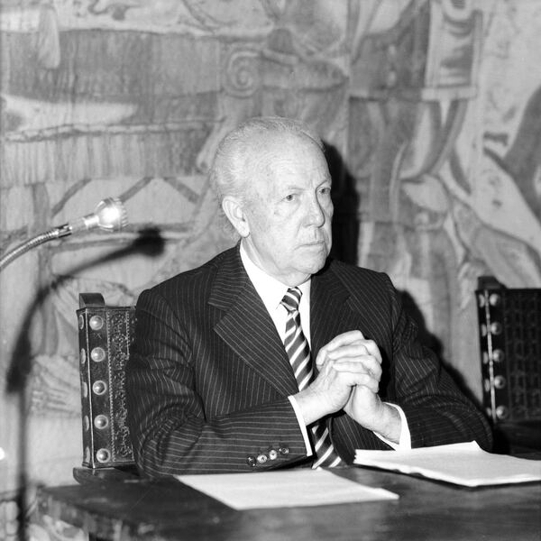 Conferència &quot;Història i medicina&quot; a càrrec del doctor Josep Trueta Raspall a la Fontana d&#039;Or de Girona.