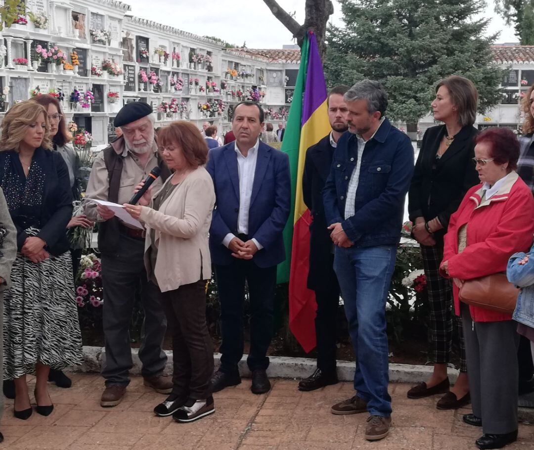 Momento del acto en homenaje a las víctimas del franquismo en el que también han participado miembros del PSOE