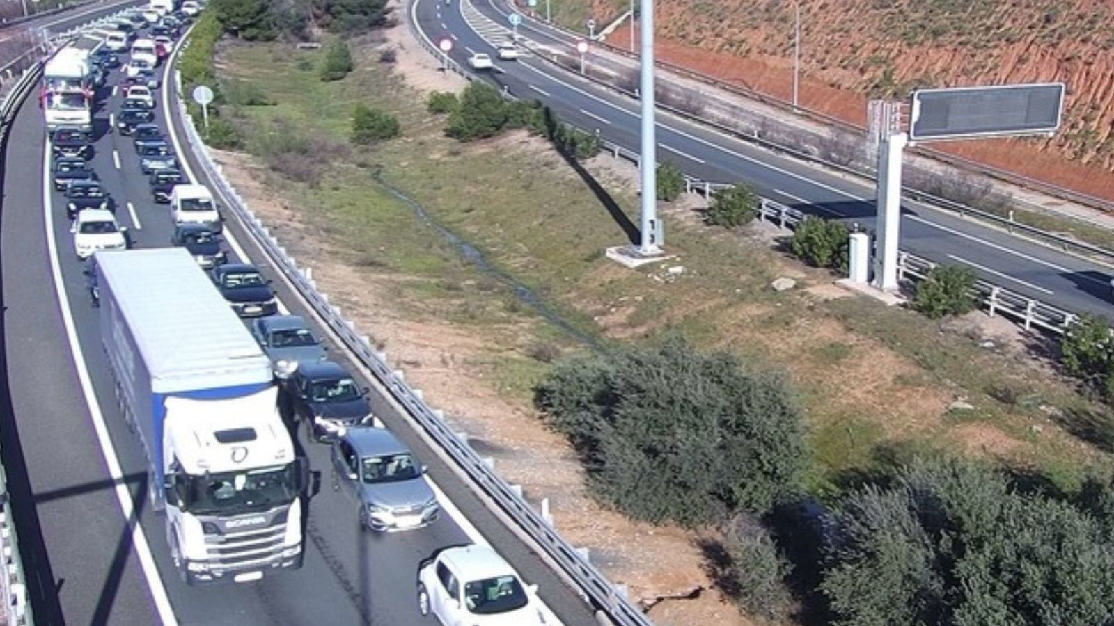 Imagen de una de las cámaras de la DGT, metros antes de la salida hacia los barrios toledanos de Santa Bárbara y el Polígono