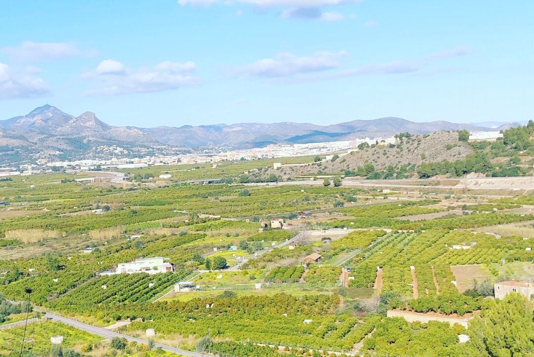 Vista del Mondúver y Gandia desde La Font d'En Carròs