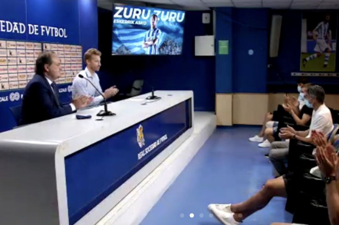 Despedida de zurutuza en la sala de prensa del Reale Arena