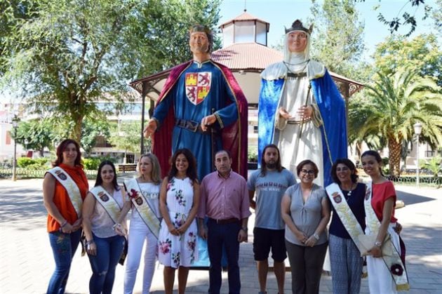 Ciudad Real estrenó dos &#039;gigantes&#039; de Alfonso X y su esposa, Violante de Aragón, para inaugurar sus fiestas en agosto de 2017