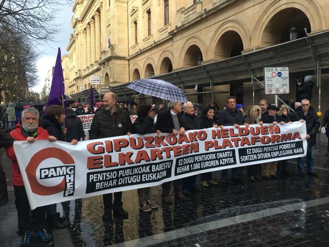 Imagen de archivo de una de las manifestaciones de pensionistas en San Sebastián.