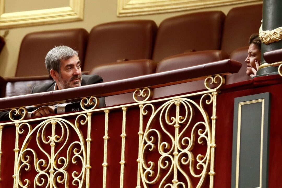 El presidente del Gobierno de Canarias, Fernando Clavijo, asiste al pleno celebrado este jueves en el Congreso de los Diputados.