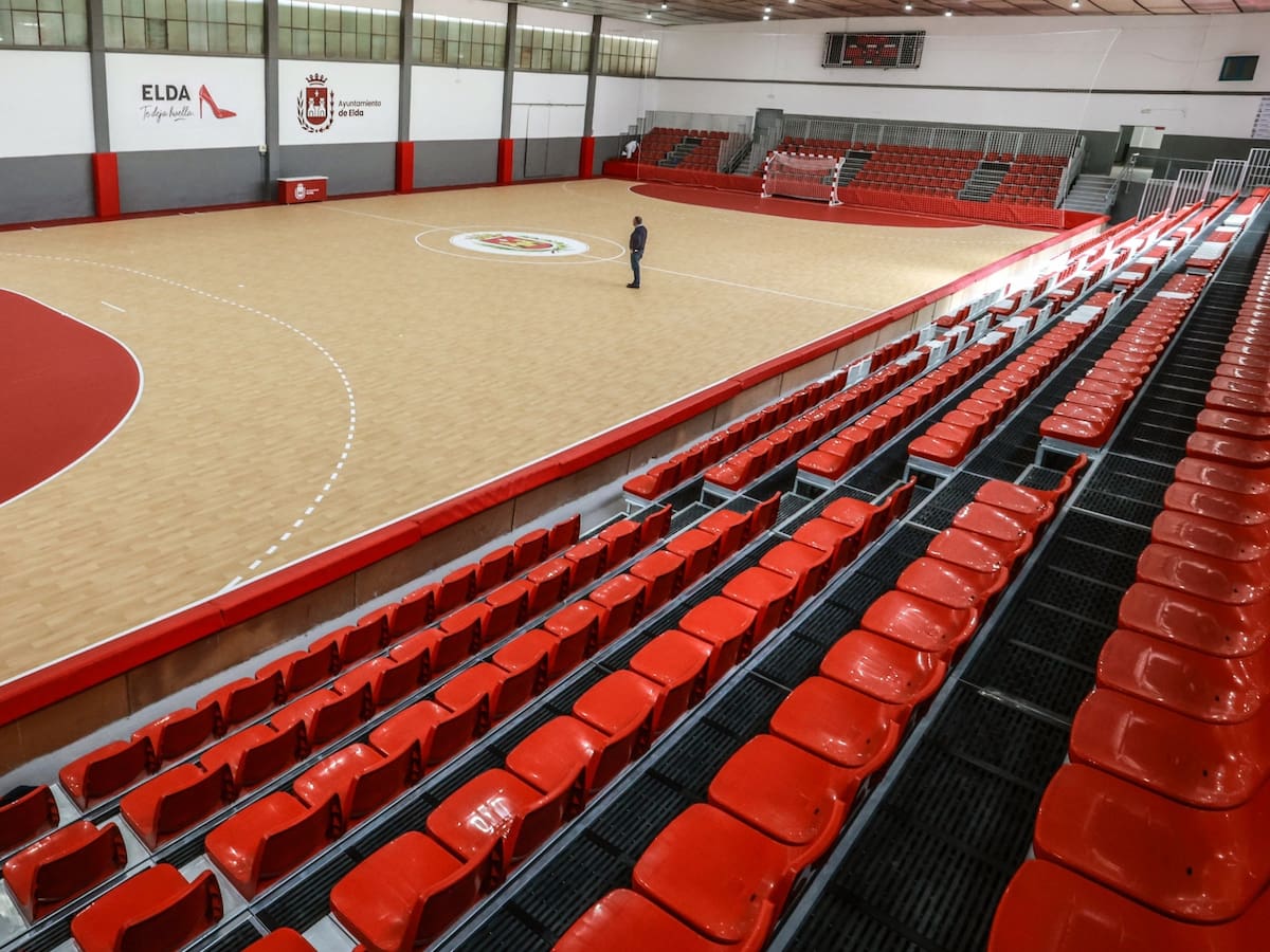 El pabellón Juan Carlos Verdú de Elda reabre tras su remodelación con más aforo y mejores instalaciones