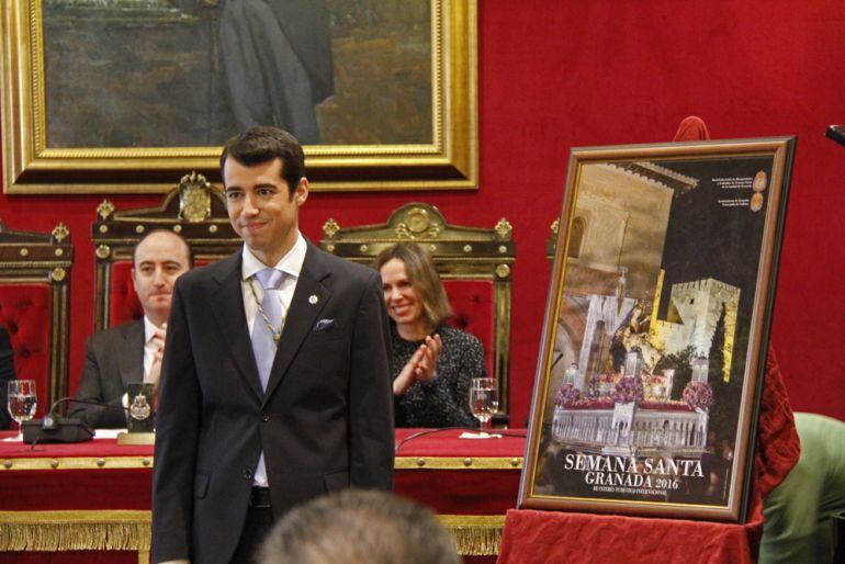 Presentación del Cartel Oficial de la Semana Santa de Granada 2016 en el Ayuntamiento de Granada a cargo del cofrade Salvador Sánchez