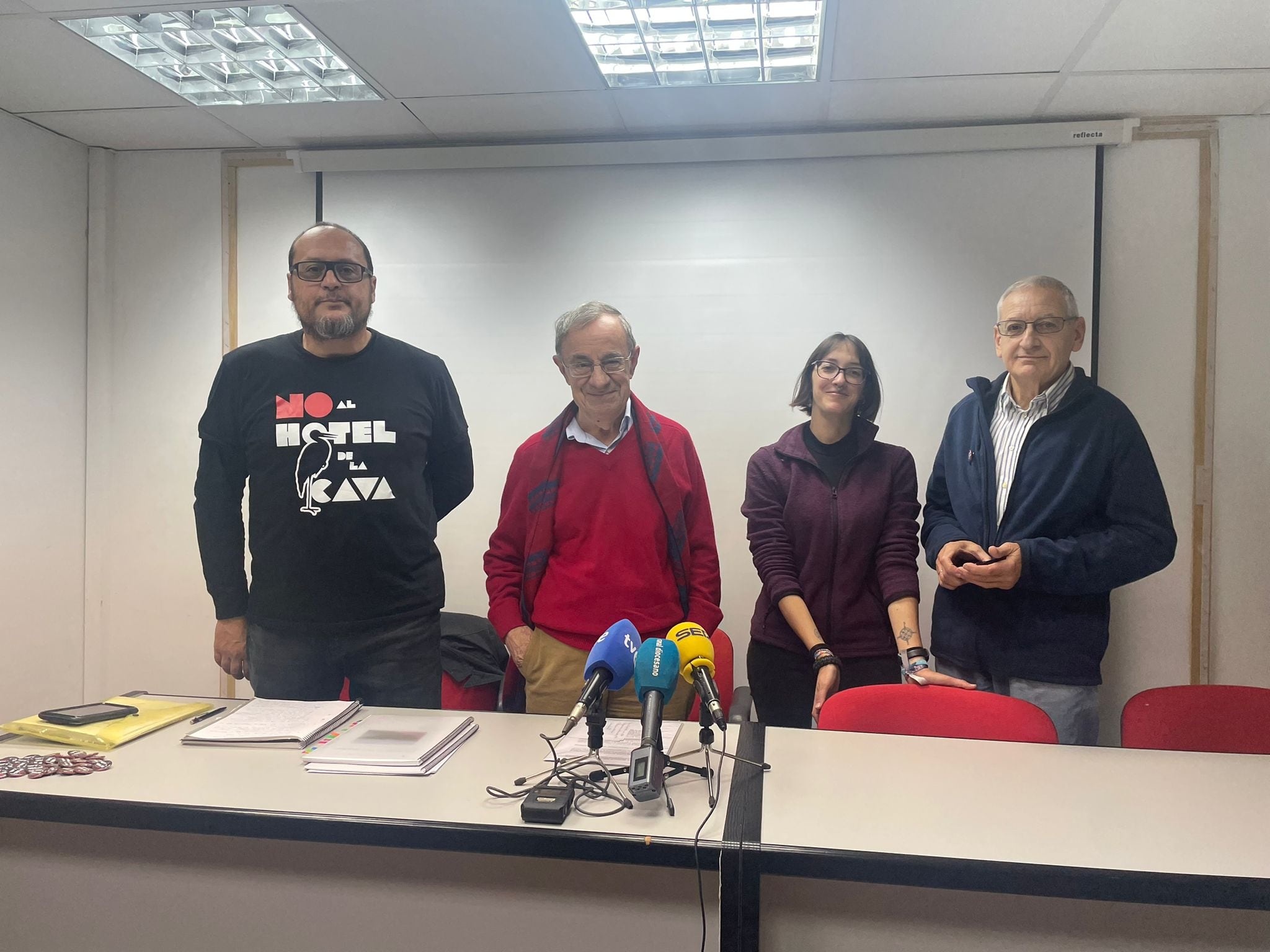 Carlos Gutiérrez, de la Asociación de Vecinos La Cava; Antonio Zárate, de la Plataforma Toledo, Sociedad, Patrimonio y Cultura; Sira Díaz, de ARBA Toledo y Alejandro Cano, de la Plataforma en Defensa del Tajo