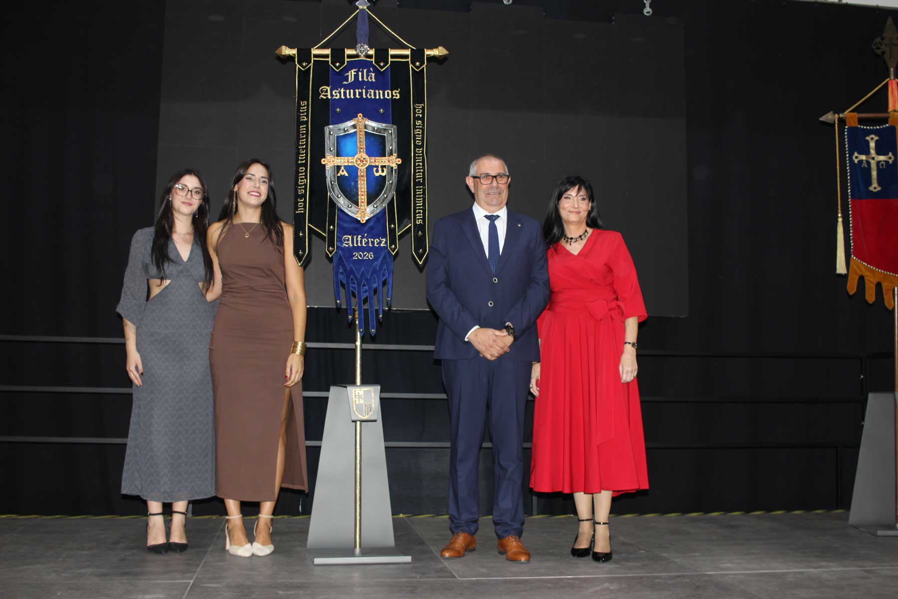 Nando Jordá, su esposa Rosa Jornet, y sus hijas Sara y Ana, que han ejercido de presentadoras del acto