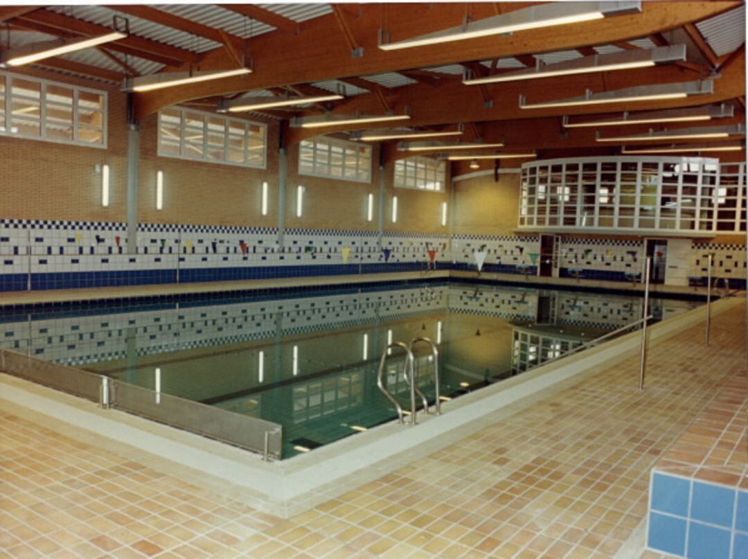 Piscina municipal cubierta de Linares.