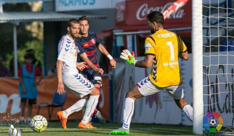 Derrota del Alavés con un nefasto arbitraje en Palamós.