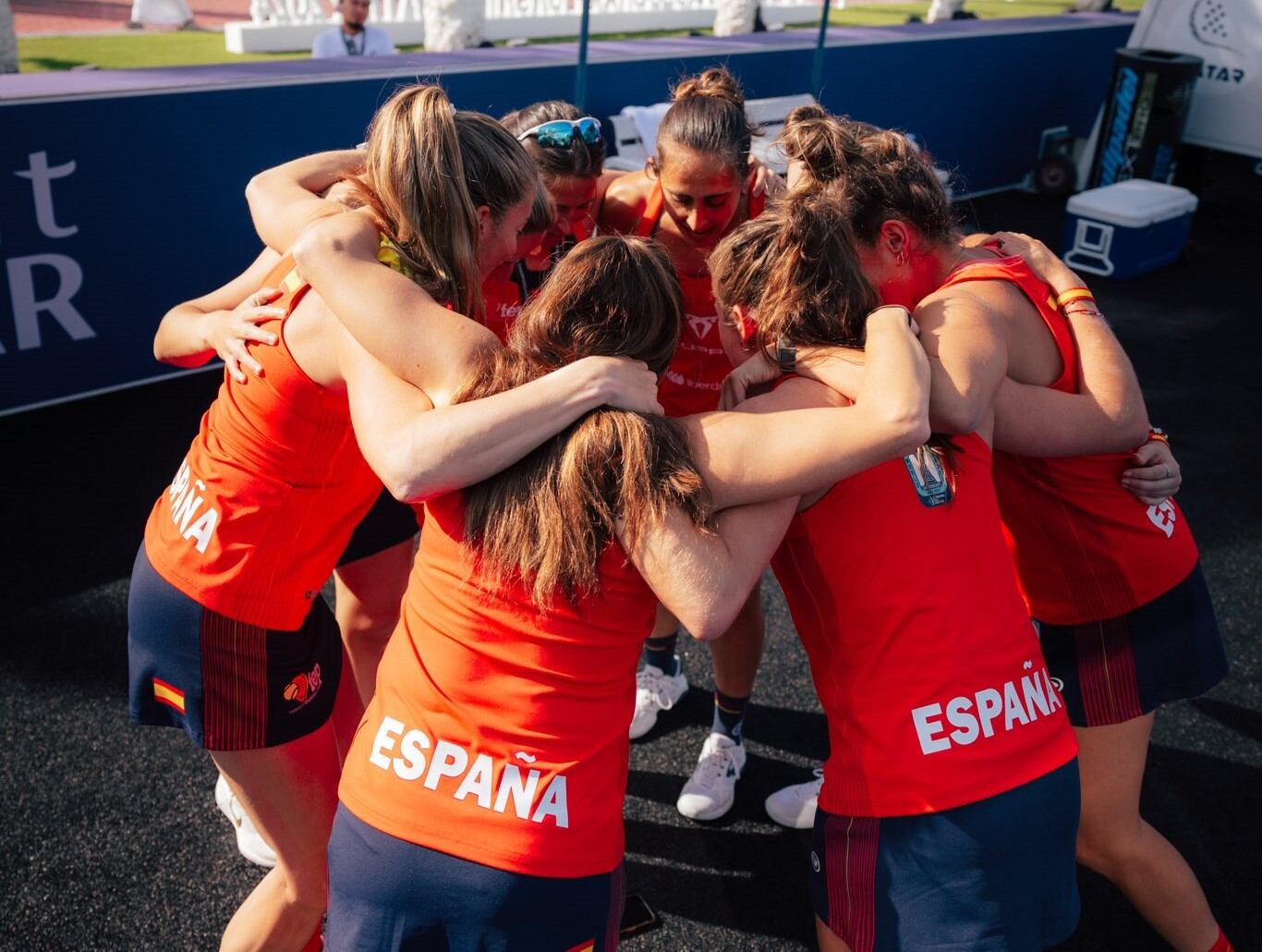 La Selecció Espanyola de pàdel al Mundial de Doha és una pinya, però també una piconadora per a les seves rivals.