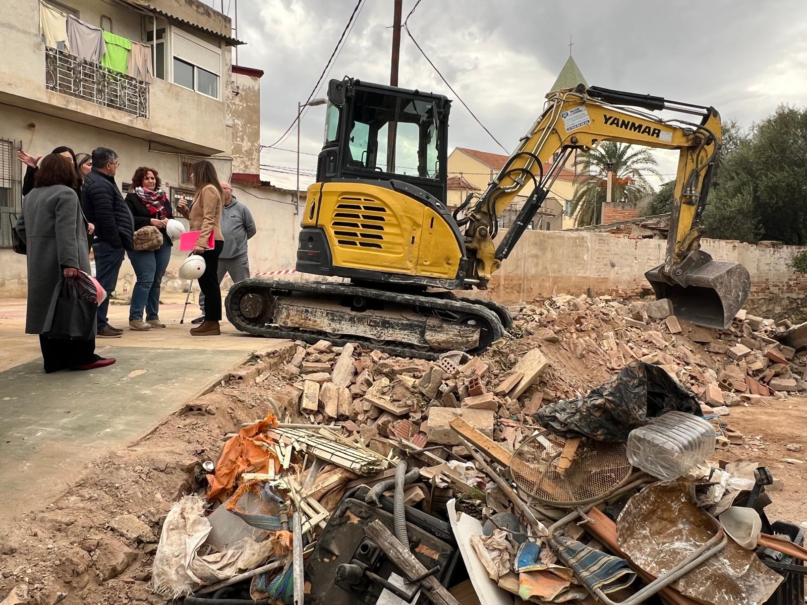 El Ayuntamiento de Murcia ha derribado este jueves el inmueble que taponó la calle San Nicolás tras la avenida de la rambla en septiembre en 2022,