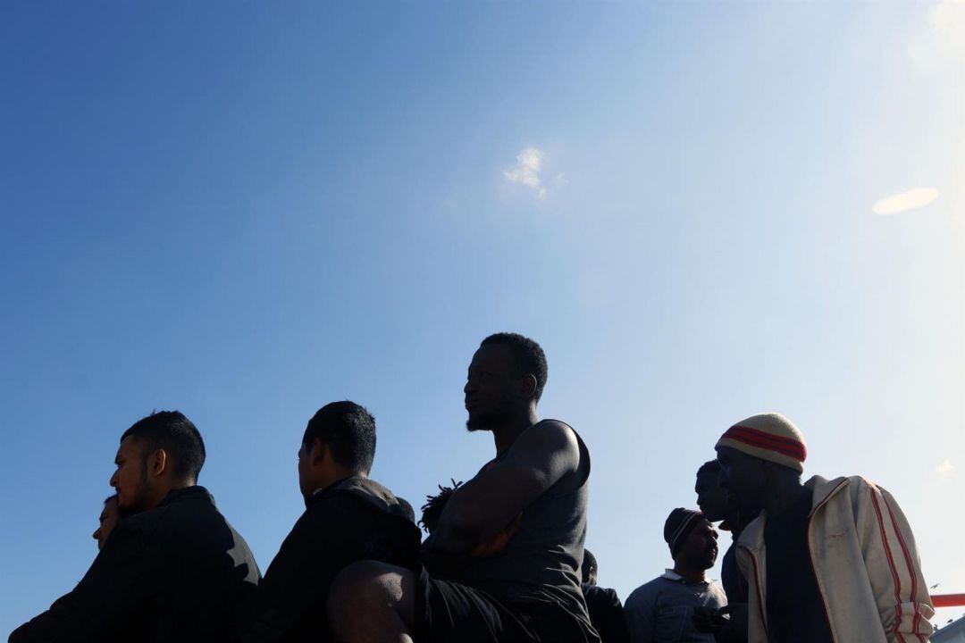 Inmigrantes a bordo de una embarcación.