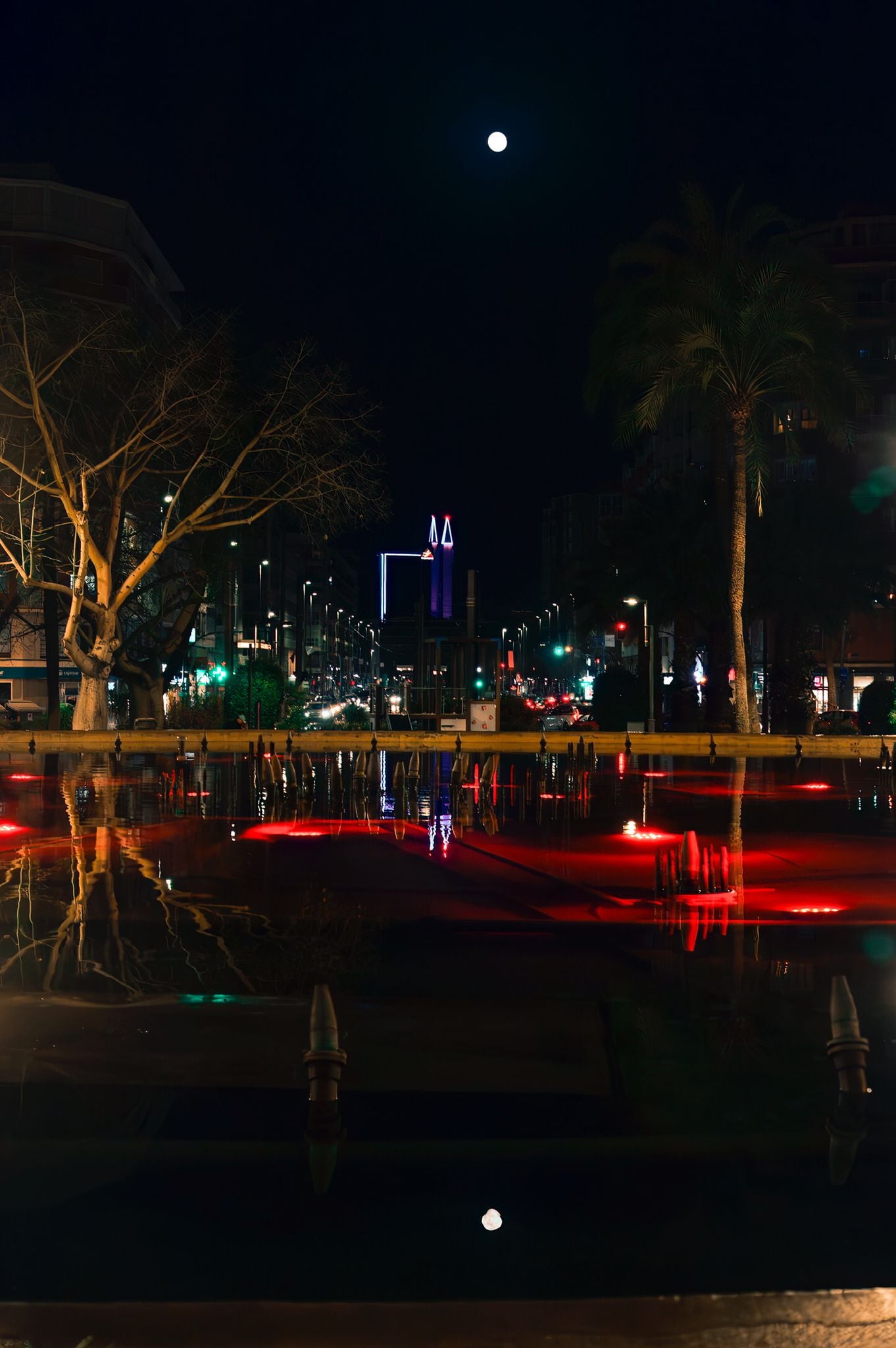 La luna llena sobre la Plaza Circular de Murcia en una captura nocturna de Pepe Jara. Pepe Jara.