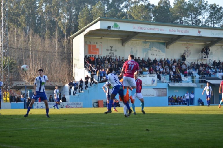 Con este espléndido cabezazo, Diego Rey marcó su gol ante el Cultural Areas