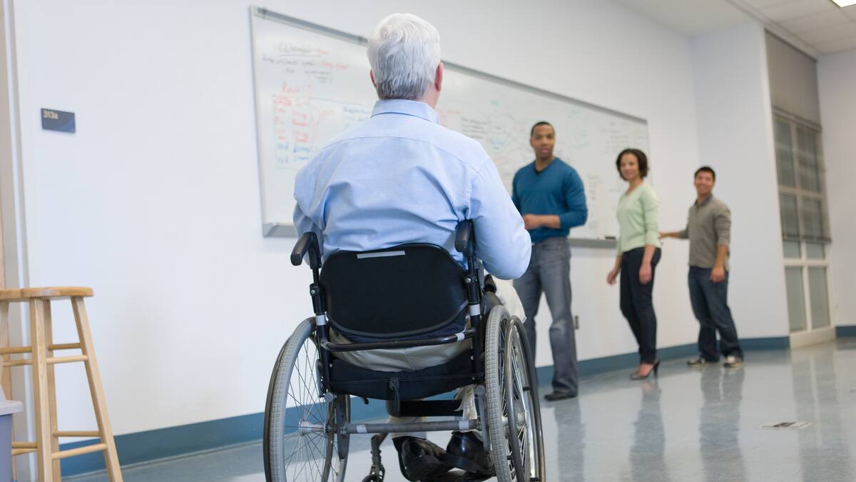 Docentes con diversidad funcional reclaman una reserva de plazas para el proceso de estabilización de sus plazas como interinos en la Comunitat Valenciana