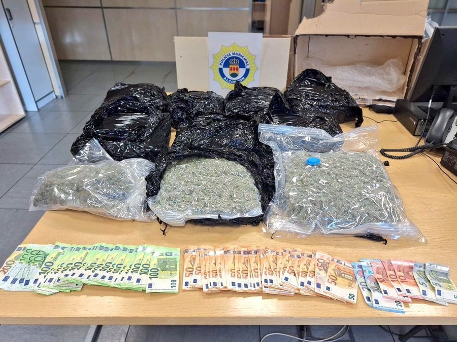 Tres detenidos y 12 kilos de marihuana en una nueva operación antidroga en Alcorcón
POLICÍA MUNICIPAL DE ALCORCÓN
21/02/2024