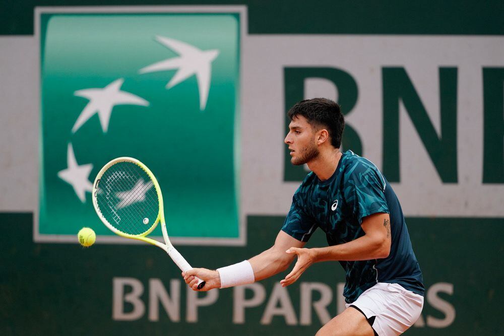 Pablo Llamas durante su partido en Roland Garros