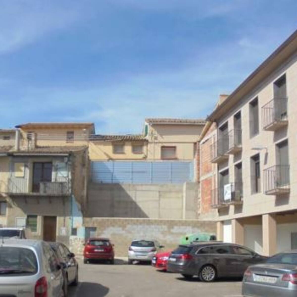 A licitación los derribos para dejar más amplia la plaza de España de Almudévar