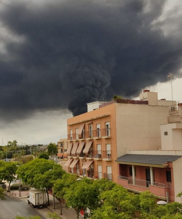 Imagen del incendio desde el centro de San Vicente