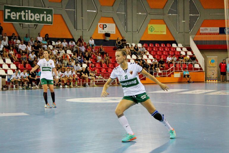 Ivet Musons cumplirá su sexta temporada en el Elche Mustang